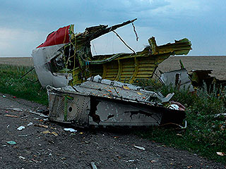 Boeing на Украине развалился на части в небе Boeing на Украине развалился на части в небе