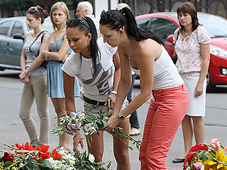 Киев встал из-за жен обманутых военных Киев встал из-за жен обманутых военных