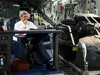 Керри прилетел в Ирак в багажном отсеке Керри прилетел в Ирак в багажном отсеке