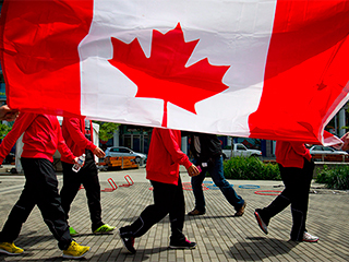 Канадцы стремительно нищают Канадцы стремительно нищают