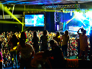 Москву засхлестнула ностальгия по 90-м Москву засхлестнула ностальгия по 90-м