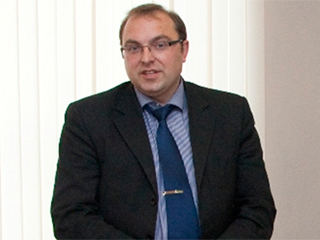 Глава московского метро учится водить поезд Глава московского метро учится водить поезд