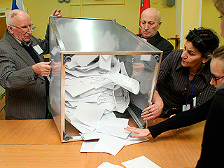 Россияне поддержали на выборах Путина Россияне поддержали на выборах Путина