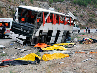 Автобус с россиянами перевернулся в Турции Автобус с россиянами перевернулся в Турции