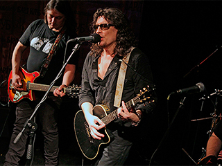 Капустник рокеров и гангста-рэп DMX Капустник рокеров и гангста-рэп DMX