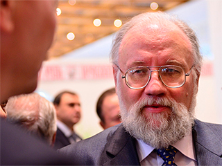 Чуров поспорил с Зюгановым на ящик молока Чуров поспорил с Зюгановым на ящик молока