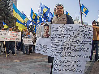 Киев с боем принял закон о люстрации Киев с боем принял закон о люстрации