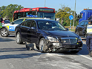 Король Швеции попал в аварию Король Швеции попал в аварию