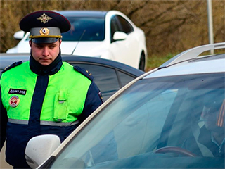 Водителей будут штрафовать за Apple Watch Водителей будут штрафовать за Apple Watch