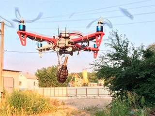 Украинцы изобрели беспилотник с гранатой Украинцы изобрели беспилотник с гранатой