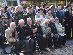 Фронтовики приняли участие в митинге на стоянке Виноградова
