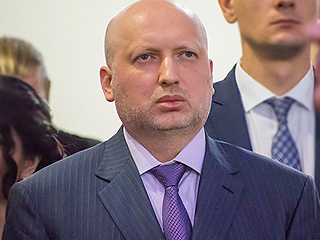 Турчинов выгоняет депутатов из Рады Турчинов выгоняет депутатов из Рады