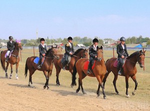 В поселке Локоть состоялся конный праздник