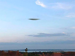 В небе над Британией засекли НЛО В небе над Британией засекли НЛО