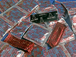 Африканцев убивают презервативы Африканцев убивают презервативы