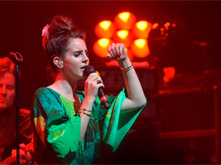 Лана Дель Рей даст концерт на кладбище Лана Дель Рей даст концерт на кладбище