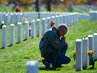 Отец семь лет ходил на могилу чужого сына Отец семь лет ходил на могилу чужого сына