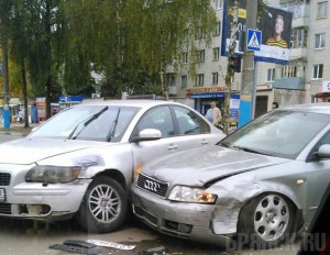 Автоледи устроила ДТП на улице Крахмалева в Брянске Фото: vk.com