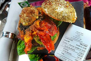 В Лондоне приготовили гамбургер с золотом В Лондоне приготовили гамбургер с золотом