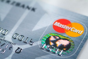 Долги за коммуналку стали списывать с карт Долги за коммуналку стали списывать с карт