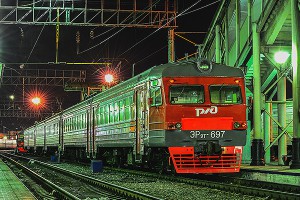 Поезд сбил двоих детей в Москве Поезд сбил двоих детей в Москве