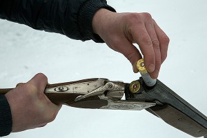 Охотник застрелил из ружья жену и себя Охотник застрелил из ружья жену и себя