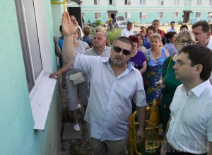 Чиновники: жители «гнилых» белобережских домов получат новое жилье