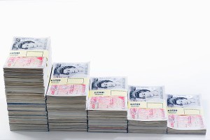 Топ-менеджеры богаче сотрудников в 120 раз Топ-менеджеры богаче сотрудников в 120 раз