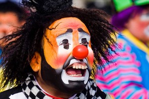 Зловещие клоуны терроризируют Калифорнию Зловещие клоуны терроризируют Калифорнию