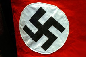 Петербуржца наказали за фашистские шторы Петербуржца наказали за фашистские шторы