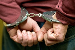 Женщину публично раздели и избили за измену Женщину публично раздели и избили за измену