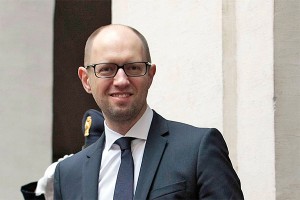 Яценюк хочет ввести визовый режим с Россией Яценюк хочет ввести визовый режим с Россией