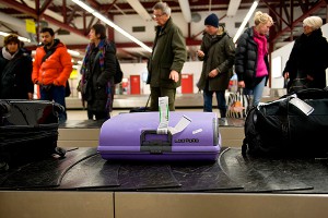 В аэропорту ребенок уехал на багажной ленте В аэропорту ребенок уехал на багажной ленте