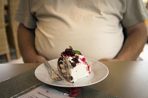 Перекусы на работе ведут к ожирению Перекусы на работе ведут к ожирению