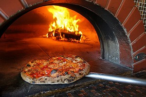 Доставку пиццы по воздуху обложили штрафом Доставку пиццы по воздуху обложили штрафом