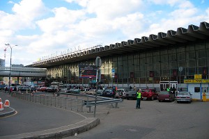 Жених "заминировал" вокзал ради девушки Жених "заминировал" вокзал ради девушки