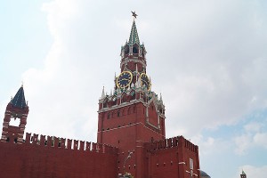 Руферы из МГУ залезли на Спасскую башню Руферы из МГУ залезли на Спасскую башню