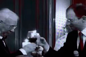 Поцелуй Яценюка и Азарова слили в Интернет Поцелуй Яценюка и Азарова слили в Интернет