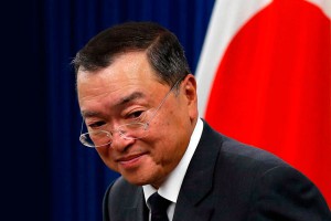 Японский министр снова попал впросак Японский министр снова попал впросак