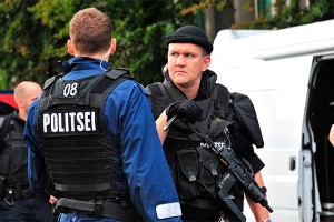 В Эстонии школьник убил учителя на уроке В Эстонии школьник убил учителя на уроке