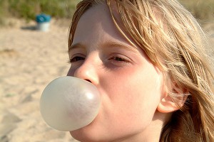 Школьница погибла на уроке из-за жвачки Школьница погибла на уроке из-за жвачки