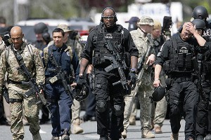 Американский спецназ запугал пенсионеров Американский спецназ запугал пенсионеров