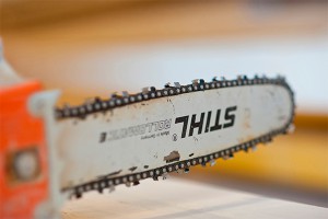 Грабители с бензопилой напали на банкомат Грабители с бензопилой напали на банкомат