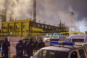 Закрытие НПЗ приведет к дефициту бензина Закрытие НПЗ приведет к дефициту бензина