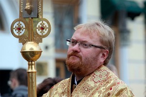 Милонов проследит за одеждой молодоженов Милонов проследит за одеждой молодоженов