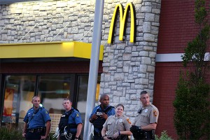 Женщины подрались за завтрак в McDonald’s Женщины подрались за завтрак в McDonald’s