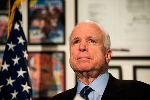 Джон Маккейн призвал вооружить Киев Джон Маккейн призвал вооружить Киев
