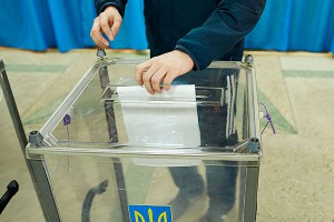 Порошенко и Яценюк поссорились из-за кресел Порошенко и Яценюк поссорились из-за кресел