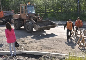 Рабочие допустили брак при ремонте дворов Володарского района Брянска