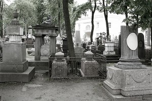 Дилер похоронил наркотики на кладбище Дилер похоронил наркотики на кладбище